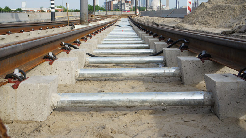 Verzinkte buizen voor tramlijn 23 in Rotterdam geleverd door Solines