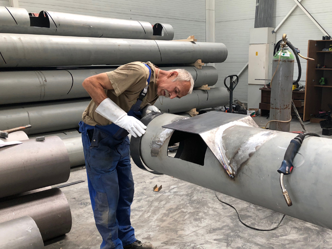 Lassen aan stalen buizen voor een moutfabriek