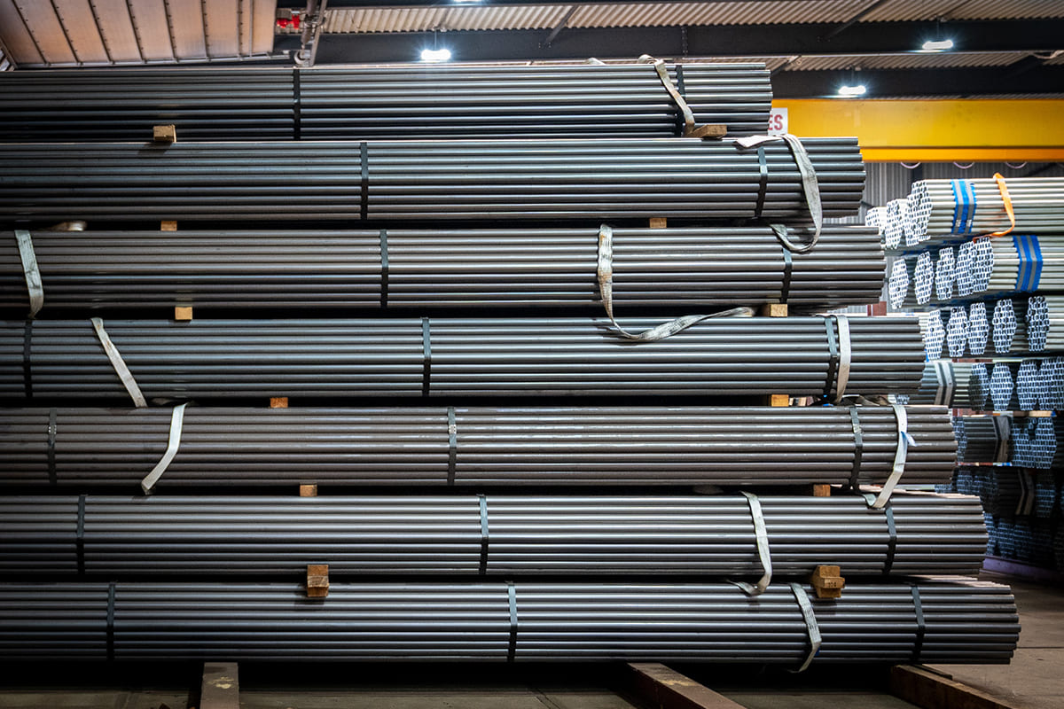 Zijkant - 250 ton stalen buizen
