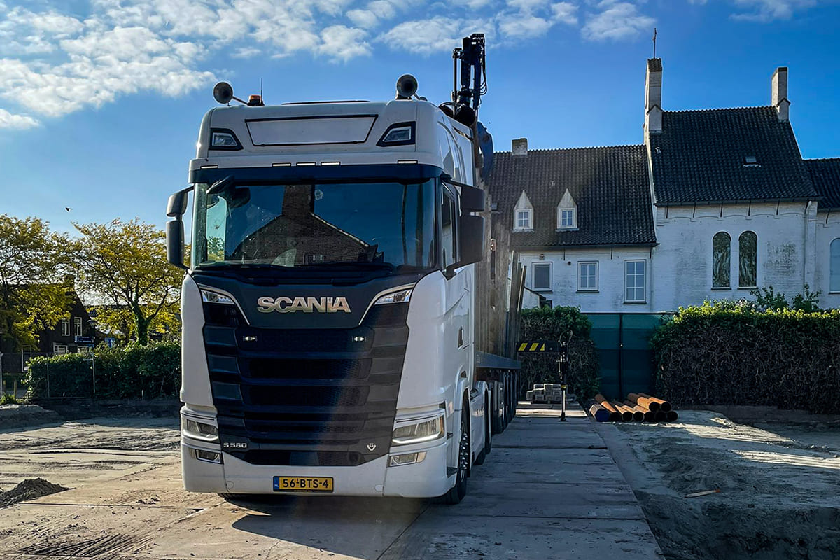 Stalen buizen afgeleverd op locatie
