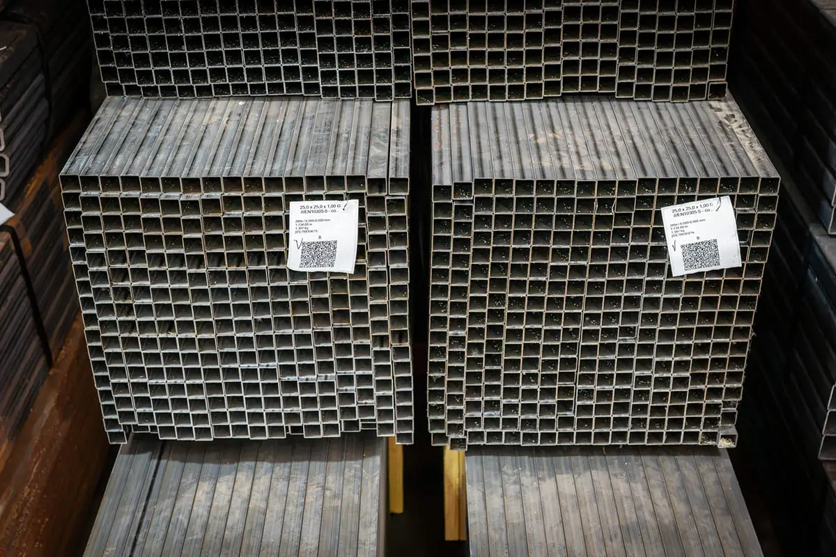 2 Bundels met stalen kokers - 25 x 25 x 1 millimeter